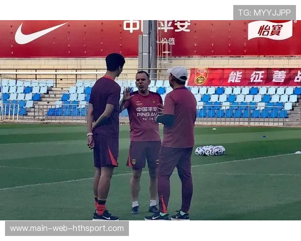 国足球员恢复训练全队备战积极，国足 训练